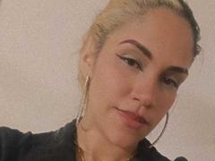 Faehlis - female webcam at xLoveCam