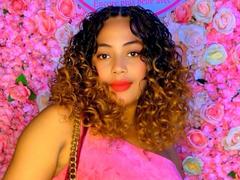 FameSweet from xLoveCam