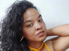 FaniAro - female with black hair webcam at xLoveCam