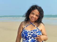 FaniAro - female with black hair webcam at xLoveCam