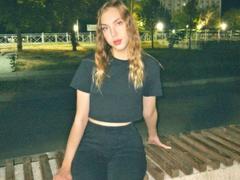 AleaseBenson - female with brown hair and  big tits webcam at xLoveCam