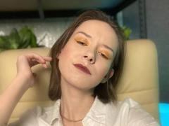 FascinatingLooke - female with brown hair webcam at ImLive