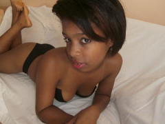 FeeClochette - female with black hair webcam at xLoveCam