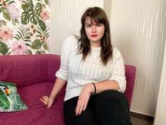 FemiWalker-hot - female with brown hair webcam at xLoveCam