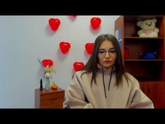 Femilia from xLoveCam