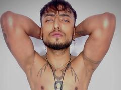 FerlucyGuy69 from xLoveCam