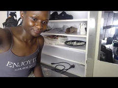 FlirtyQueen from xLoveCam