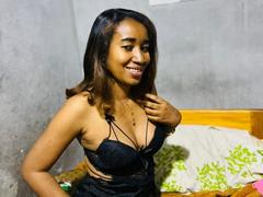 FloJolie - female webcam at xLoveCam