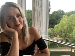 Florinna-hot - blond female webcam at xLoveCam