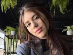 FlorrieCappola - female with brown hair webcam at xLoveCam