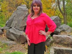 ElenaFlower - female with brown hair webcam at ImLive