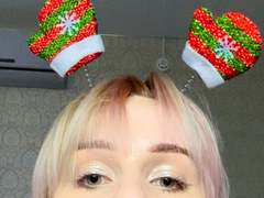 FlyFreedom - blond female webcam at xLoveCam