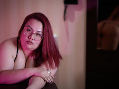 FoxyBell from xLoveCam