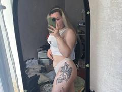 FoxyKissis - blond female with  big tits webcam at xLoveCam