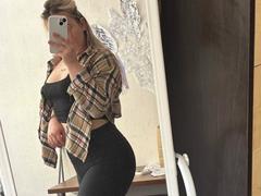 FoxyKissis - blond female with  big tits webcam at xLoveCam