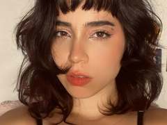 FoxyQueenn from xLoveCam