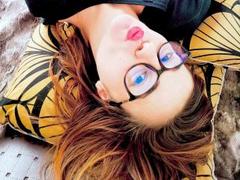 DouceElo - female with brown hair webcam at xLoveCam