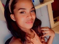 Francelle - female with brown hair and  small tits webcam at xLoveCam