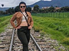 FrancheskaaWaalsh - female with brown hair and  small tits webcam at xLoveCam