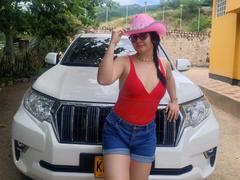 FrancheskaaWaalsh - female with brown hair and  small tits webcam at xLoveCam