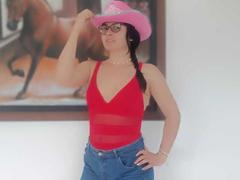 FrancheskaaWaalsh - female with brown hair and  small tits webcam at xLoveCam