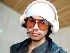 FrankieManHot - male webcam at xLoveCam
