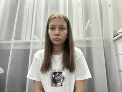 CleliaGuynup - female with brown hair webcam at LiveJasmin