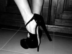 FrenchhotAless - female with brown hair webcam at xLoveCam