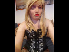 Frenchkiss1-hot - blond female webcam at xLoveCam