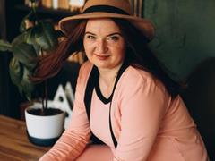 IzabelSunny - female with brown hair webcam at xLoveCam