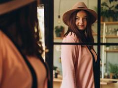 IzabelSunny - female with brown hair webcam at xLoveCam