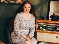 IzabelSunny - female with brown hair webcam at xLoveCam