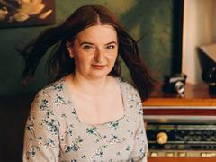 IzabelSunny - female with brown hair webcam at xLoveCam