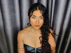 FreyaRouge - female with brown hair and  big tits webcam at xLoveCam
