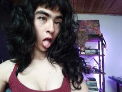 FridaBiscuit - female webcam at xLoveCam