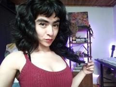 FridaBiscuit - female webcam at xLoveCam
