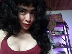 FridaBiscuit - female webcam at xLoveCam