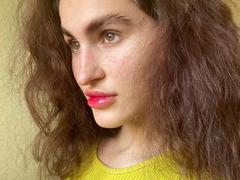 FridaCurie - female with brown hair webcam at LiveJasmin