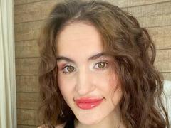 FridaCurie - female with brown hair webcam at LiveJasmin