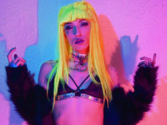 FridaFendy - shemale with brown hair and  small tits webcam at xLoveCam