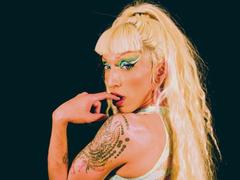 FridaFendy - shemale with brown hair and  small tits webcam at xLoveCam