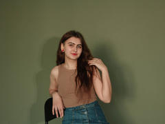 GabriellaMays - female with brown hair webcam at LiveJasmin