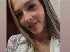 GabriellaFoxxy - female with black hair and  small tits webcam at xLoveCam