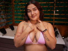 GabyCurvy - female with brown hair and  big tits webcam at xLoveCam