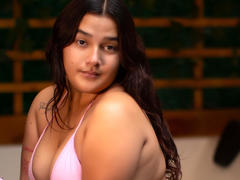 GabyCurvy - female with brown hair and  big tits webcam at xLoveCam