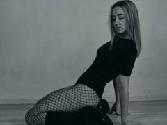 Gadiva - blond female with  small tits webcam at xLoveCam