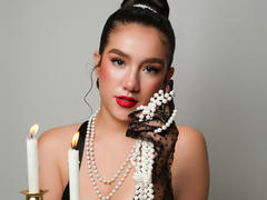 GagingZhara - female with black hair and  big tits webcam at xLoveCam