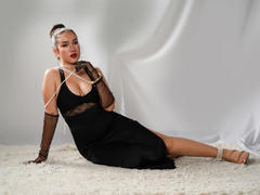 GagingZhara - female with black hair and  big tits webcam at xLoveCam