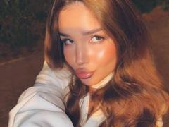 GenieCanup - female webcam at xLoveCam