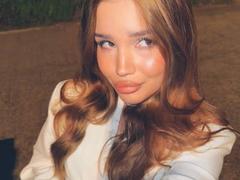 GenieCanup - female webcam at xLoveCam
